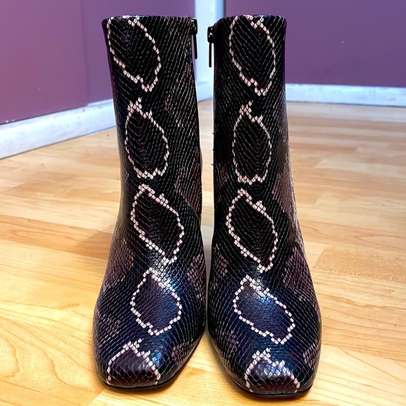 Vince Camuto Dannia Bootie - Picture 3 of 8